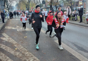 Reprezentacja SP8 na Tomaszowskim Biegu Niepodległości.