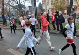 Reprezentacja SP8 na Tomaszowskim Biegu Niepodległości.