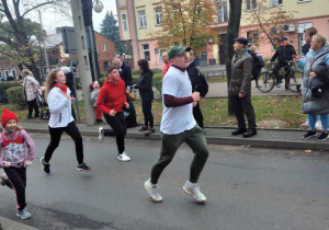 Reprezentacja SP8 na Tomaszowskim Biegu Niepodległości.