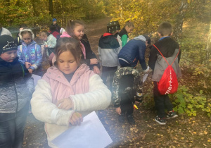 Lekcja przyrody w terenie - Klasa 3 a