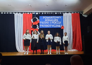 „Triola Ósemkowa" w Powiatowym Konkursie Pieśni i Poezji Patriotycznej