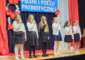 „Triola Ósemkowa" w Powiatowym Konkursie Pieśni i Poezji Patriotycznej