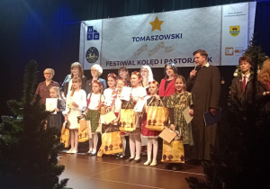 XIV Tomaszowski Festiwal Kolęd i Pastorałek w kategorii klas I-III