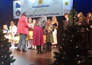 XIV Tomaszowski Festiwal Kolęd i Pastorałek w kategorii klas I-III