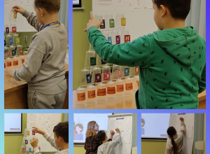 Uczniowie klasy 3b podczas warsztatów w filii Biblioteki Pedagogicznej w Tomaszowie Mazowieckim.