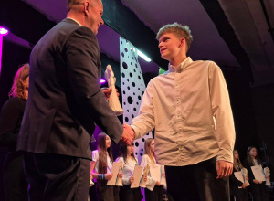 Uczeń naszej szkoły został uhonorowany statuetą „Wolontariusz Roku 2025”.