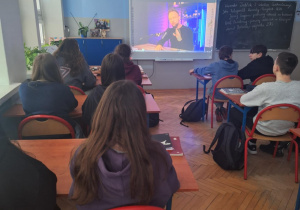 Uczniowie na zajęciach poświęconych losom powstańców