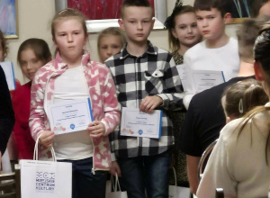 Wyróżnieni uczniowie w konkursie plastycznym „Kartka z Aniołkiem”