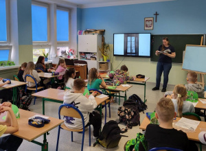 Uczniowie klasy II a podczas spotkania autorskiego z Panią Magdaleną Sepkowską.