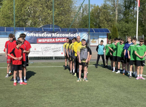 Uczniowie reprezentujący swoje szkoły na Igrzyskach Młodzieży Szkolnej