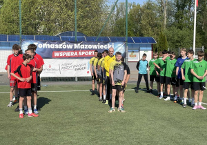 Uczniowie reprezentujący swoje szkoły na Igrzyskach Młodzieży Szkolnej