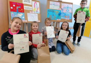 Laureaci konkursu (od lewej Laura Gajak, Emilia Juszczyńska, Joanna Rysińska, Luiza Frankiewicz i Fabian Król)