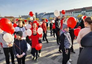 Grupa uczniów na chwilę przed startem